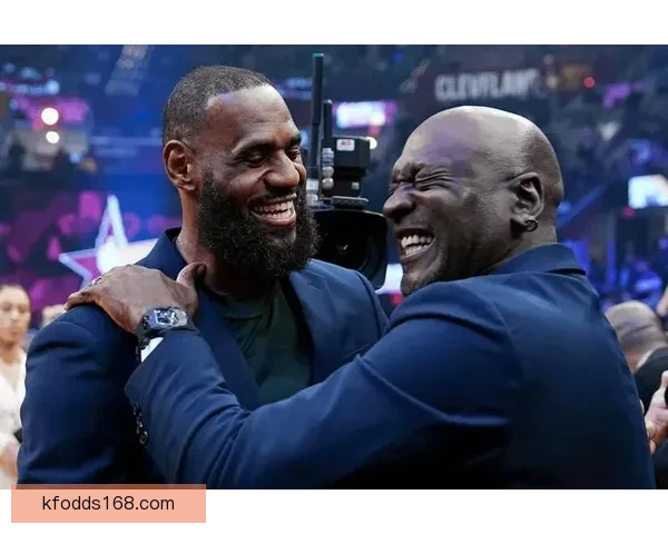 詹姆斯赛后暖心致敬ESPN女记者：原本该去冰敷但我必须回来你太棒了